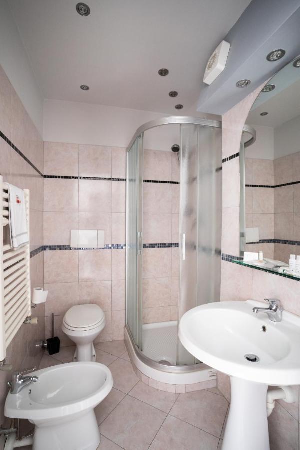 J Hotel Orbassano Luaran gambar
